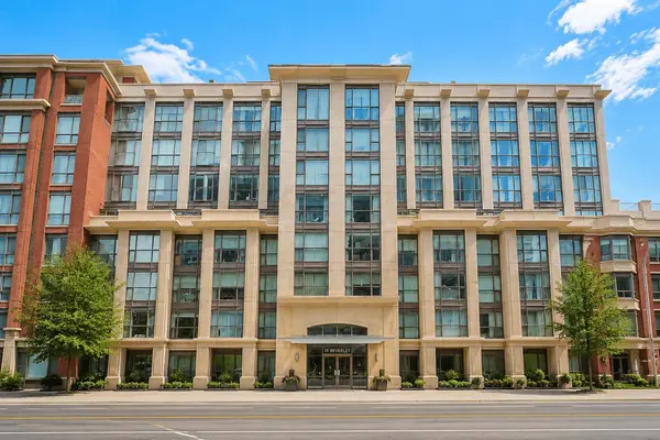 18 Beverley ST #801, Toronto C01, ON M5T 3L2