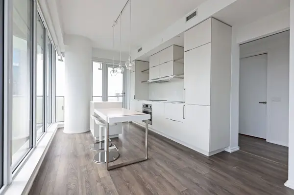 197 Yonge ST #3009, Toronto C08, ON M5B 0C1