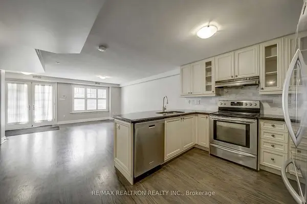 384 Spadina RD #Lower, Toronto C03, ON M5P 2V9