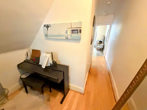 636 Clinton ST, Toronto C02, ON M6G 2Z7