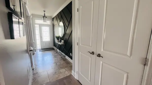15 BIRCH PARK DR, Whitby, ON L1R 3P2