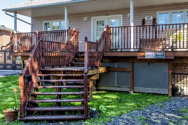 27 Robert ST, Georgina, ON L4P 1K7