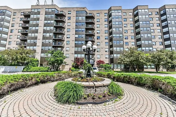 2 Raymerville DR #806, Markham, ON L3P 7N7
