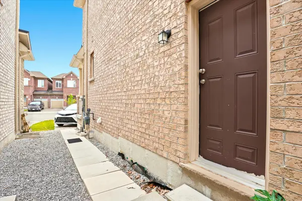 4 Mohandas DR #Basement, Markham, ON L3S 0E4