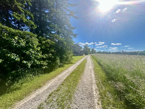 1943 Fairgrounds RD S, Clearview, ON L0M 1G0