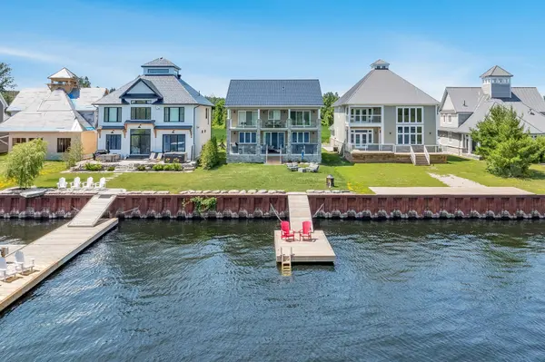 7 Dock LN, Tay, ON L0K 1R0
