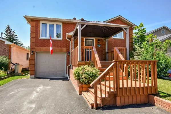 10 Palling LN, Barrie, ON L4M 6H4