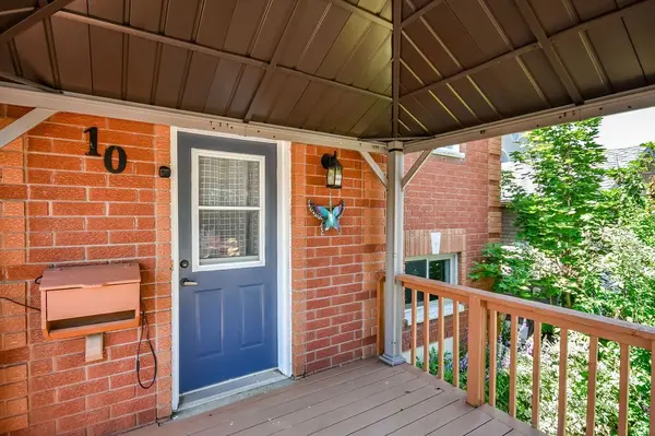 10 Palling LN, Barrie, ON L4M 6H4