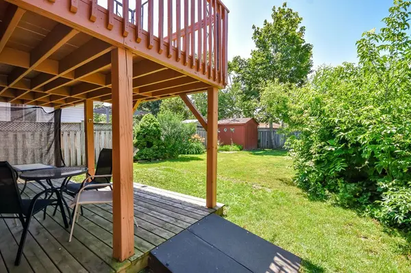 10 Palling LN, Barrie, ON L4M 6H4