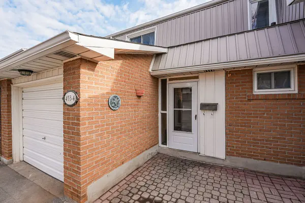 453 Woodview RD #4, Burlington, ON L7N 2Z9