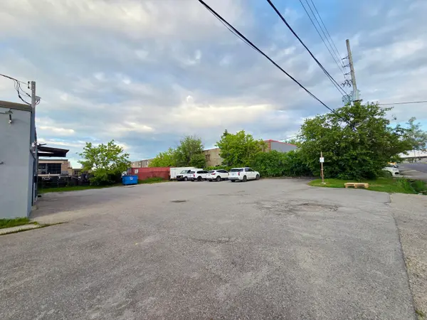 13 Racine RD, Toronto W10, ON M9W 2Z2