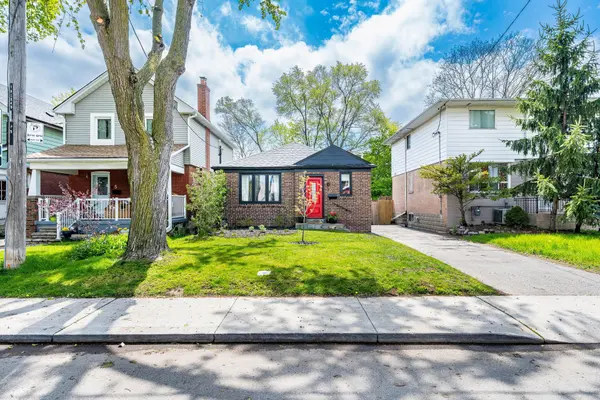 7 Edmund AVE, Toronto W04, ON M9N 1A2