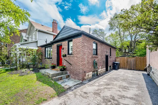 7 Edmund AVE, Toronto W04, ON M9N 1A2