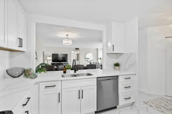2323 Confederation Pkwy #905, Mississauga, ON L5B 1R6