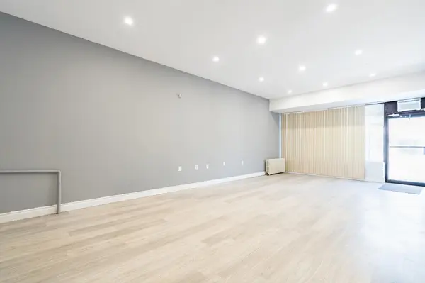 267 Lakeshore RD E, Mississauga, ON L5G 1G8