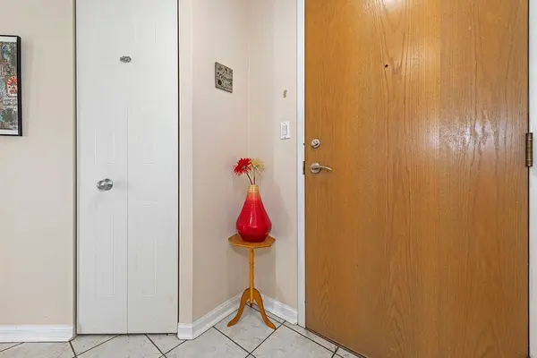 1 Hickory Tree RD #1504, Toronto W04, ON M9N 3W4