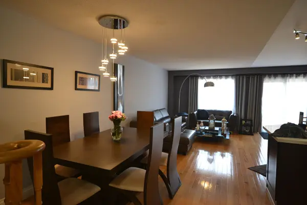 3967 Stardust DR, Mississauga, ON L5M 8A6