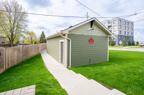 136 Maple LN, Tillsonburg, ON N4G 2Y9