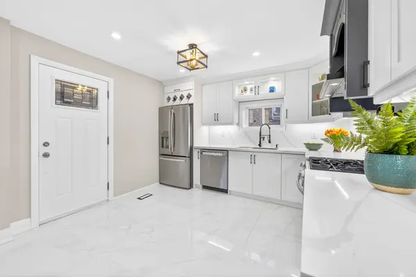 262 BROADWAY AVE, Hamilton, ON L8S 2W8