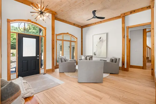 49 Estates DR, Muskoka Lakes, ON P0B 1J0