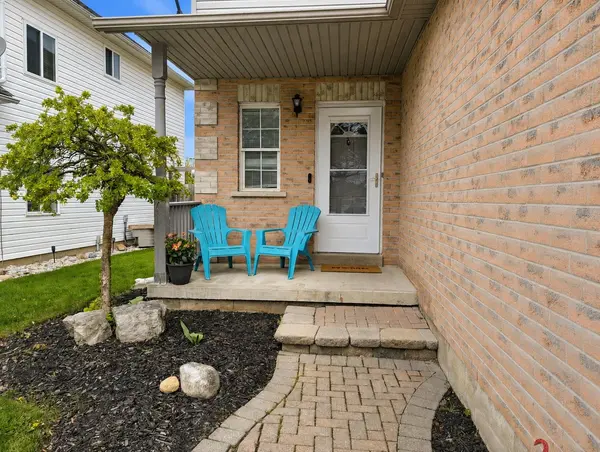 37 Hilltop DR, North Dumfries, ON N0B 1E0