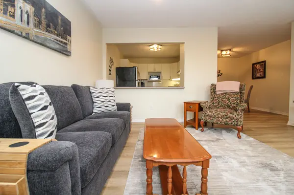 1110 Clonsilla AVE #204, Peterborough, ON K9J 5Y5