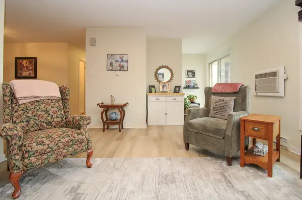 1110 Clonsilla AVE #204, Peterborough, ON K9J 5Y5