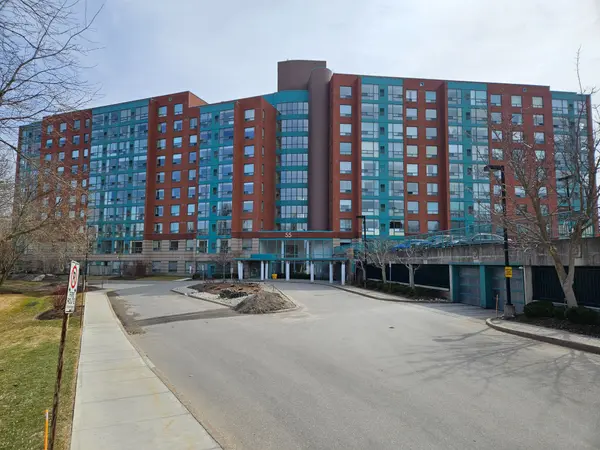 55 Blue Springs DR #805, Waterloo, ON N2J 4T3