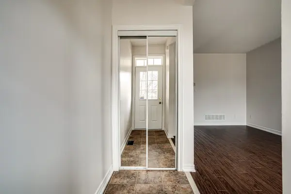93 Glendarling CRES, Hamilton, ON L8E 0B1