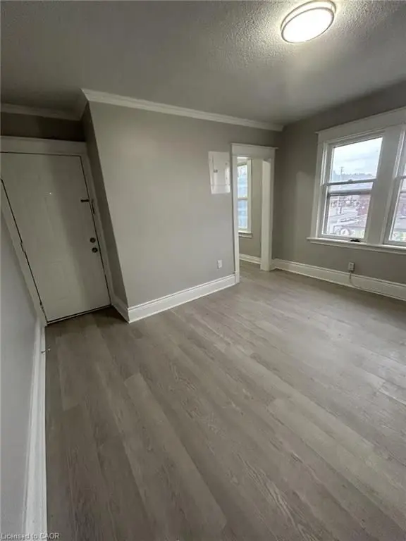 983 Main ST E #6, Hamilton, ON L8M 1N3