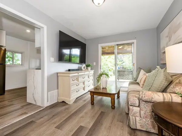 52 Stapleton AVE N, Hamilton, ON L8H 3N5