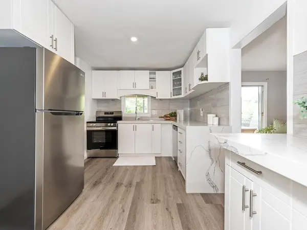 52 Stapleton AVE N, Hamilton, ON L8H 3N5