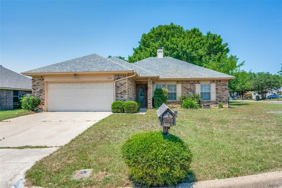 6709 Wayfarer Trail, Fort Worth, TX 76137