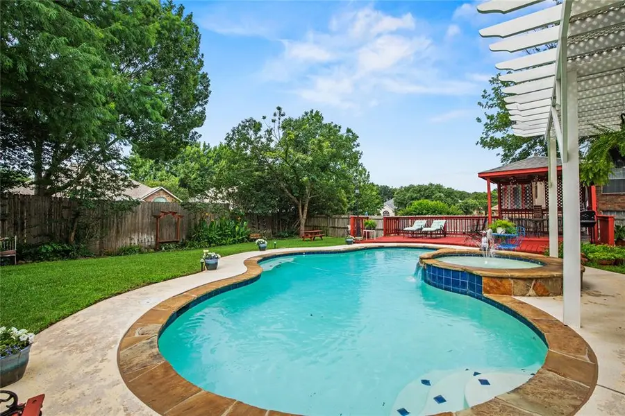 7604 Oak Knoll Drive, North Richland Hills, TX 76182