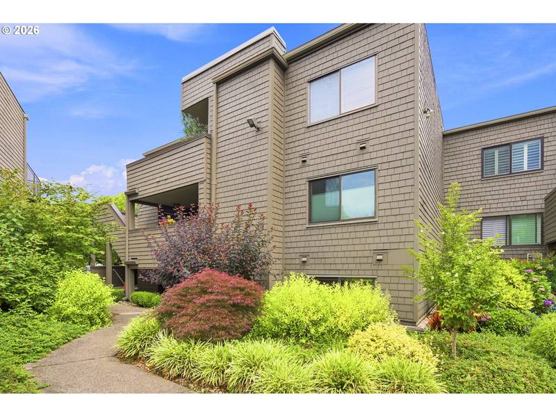 5620 S RIVERSIDE LN #1, Portland, OR 97239