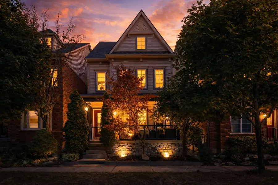 215 ROXTON RD, Oakville, ON L6H 6M9