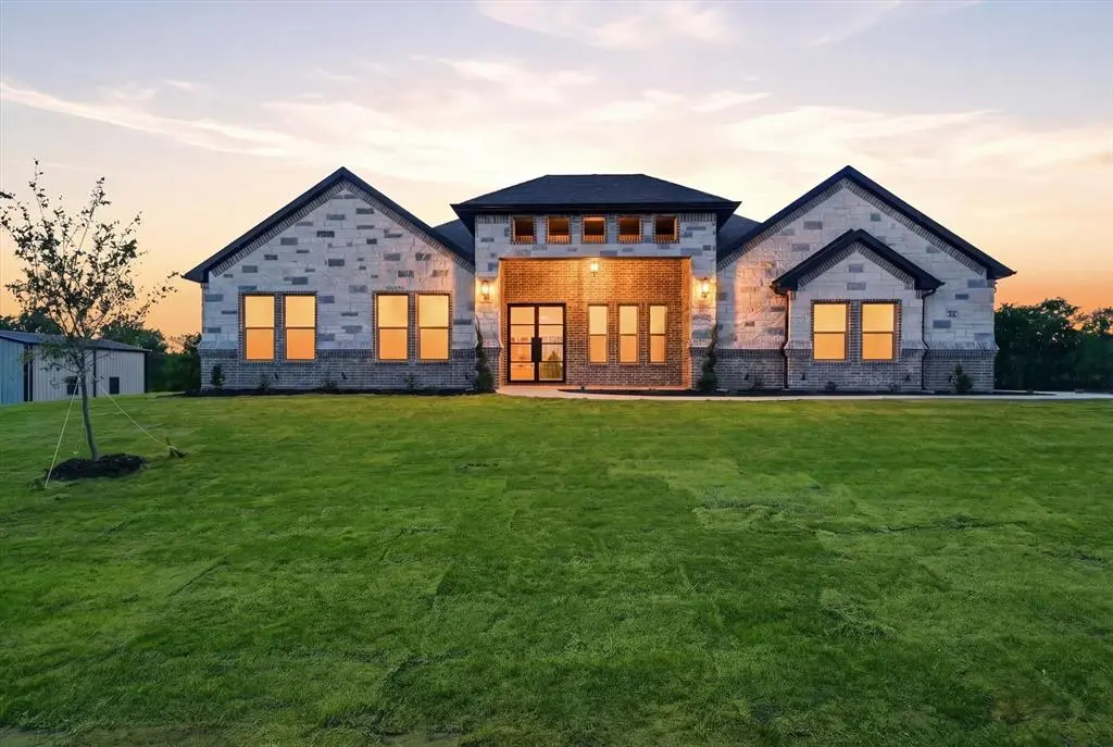 182 Briar Patch Road, Azle, TX 76020