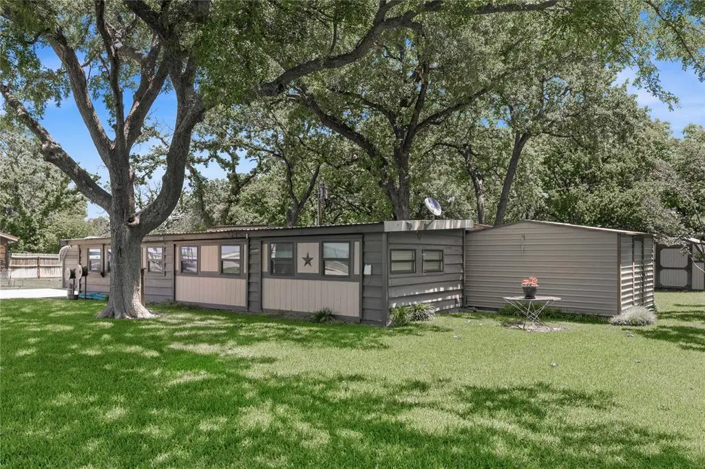641 S Lamar Street, De Leon, TX 76444