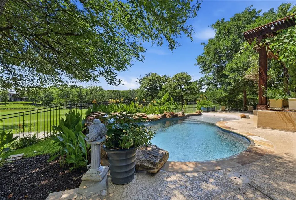 1731 Meadows Avenue, Lantana, TX 76226