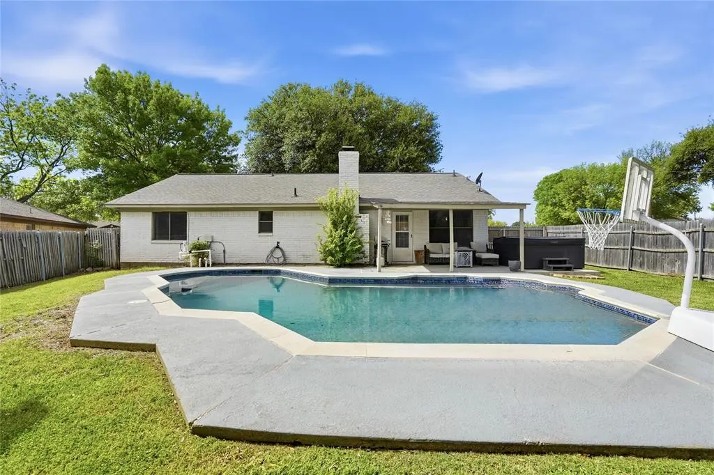 1701 Tobie Layne Street, Benbrook, TX 76126