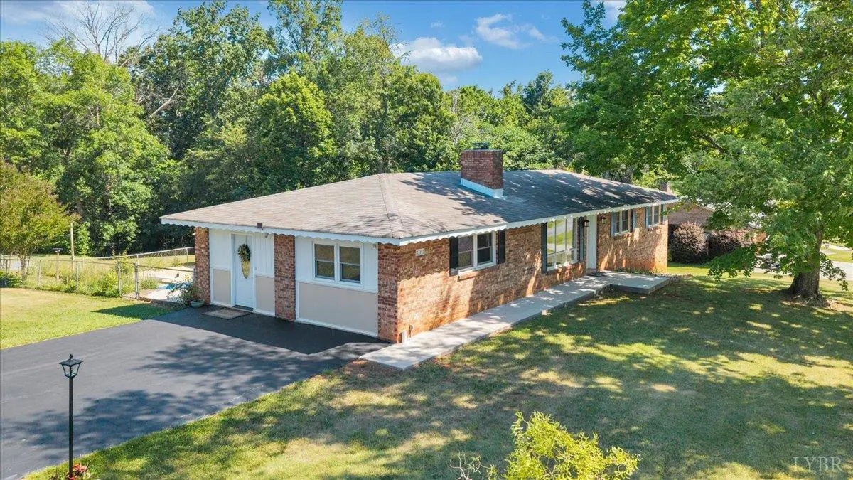 121 Ridgeview RD, Hurt, VA 24563