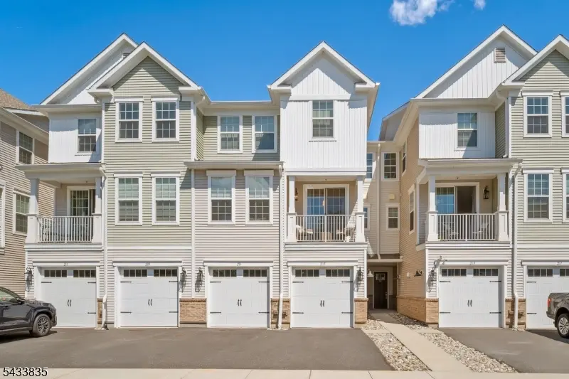 215 Park Ln, Dunellen Boro, NJ 08812