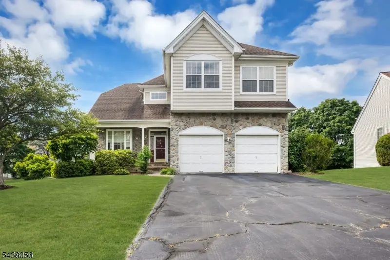 9 Hannah Ct, Readington Twp., NJ 08889