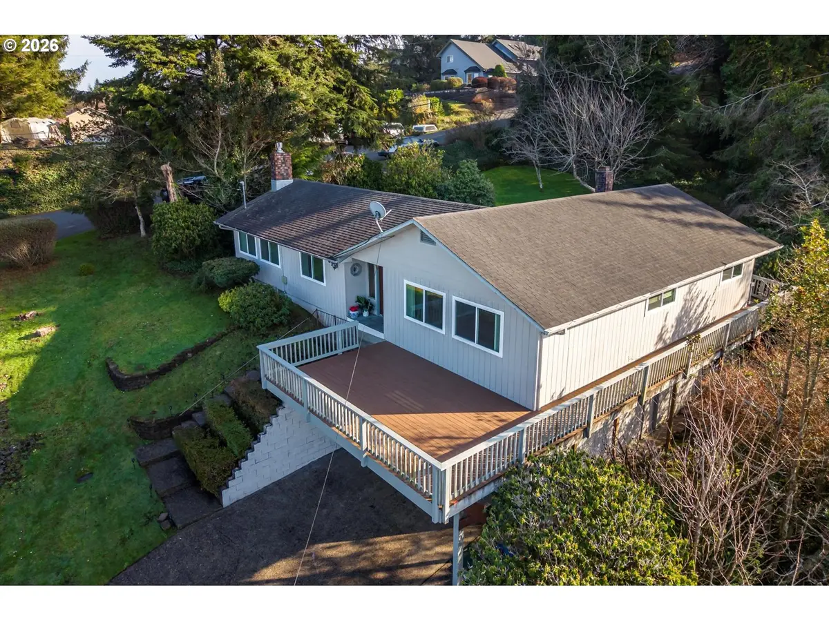 1376 D ST, Coos Bay, OR 97420