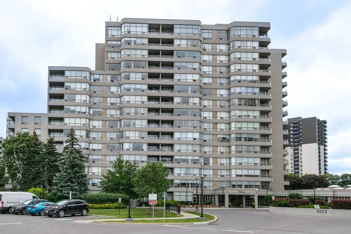 11 Townsgate DR #814, Vaughan, ON L4J 8G4