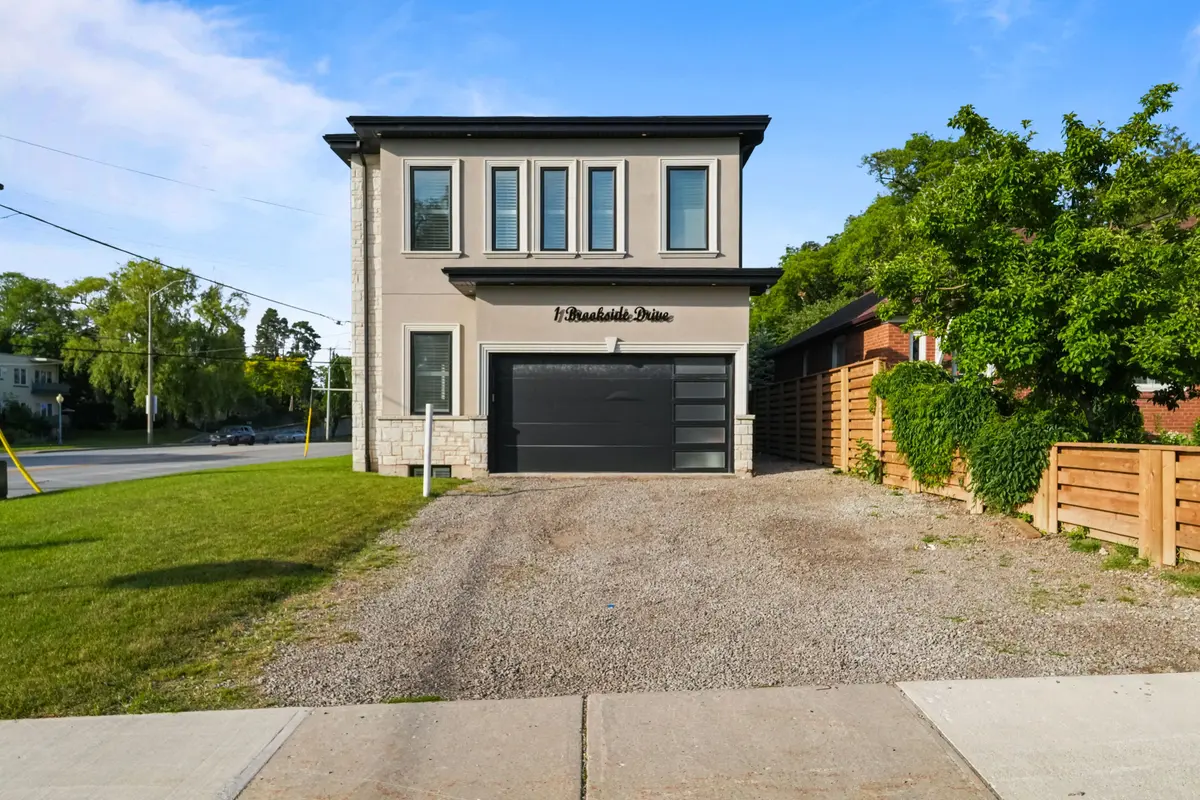 1 Brookside DR, Mississauga, ON L5M 1H2