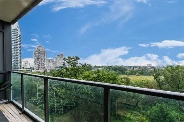 36 Park Lawn RD #1304, Toronto W06, ON M8V 0E5