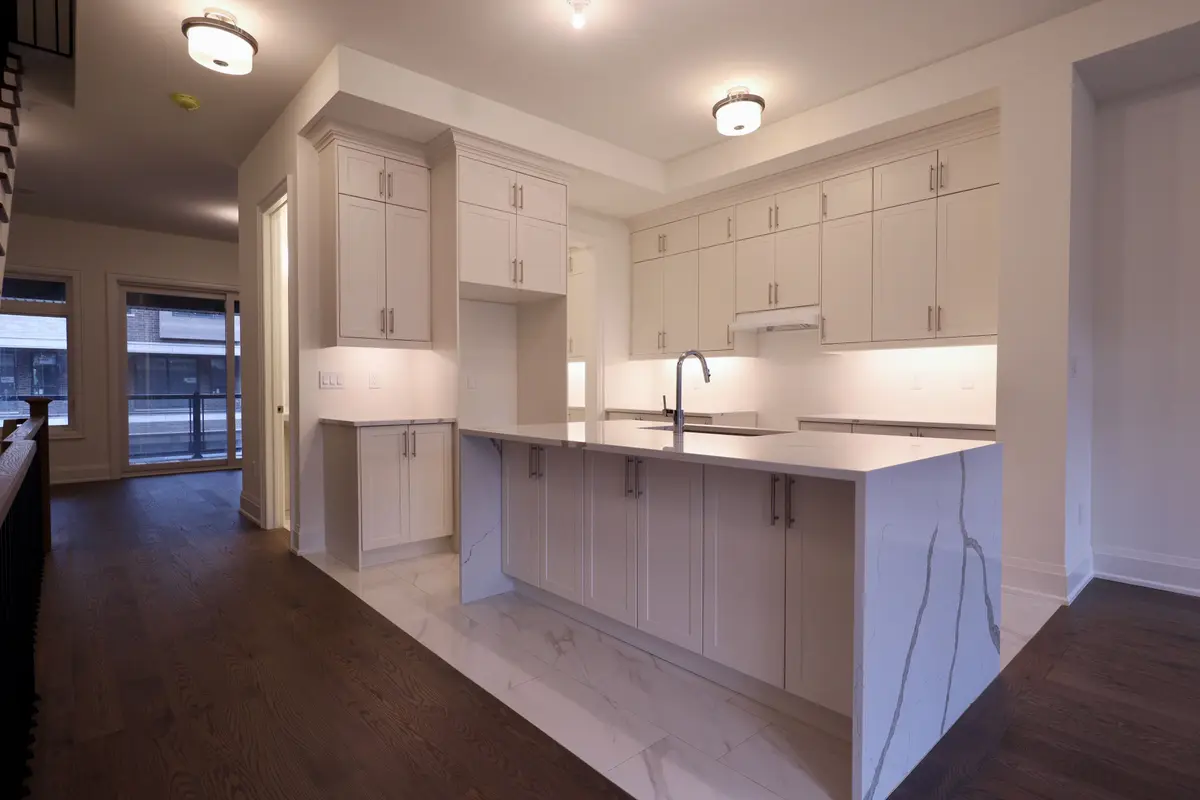 3298 Taha GDNS, Oakville, ON L6M 4K1