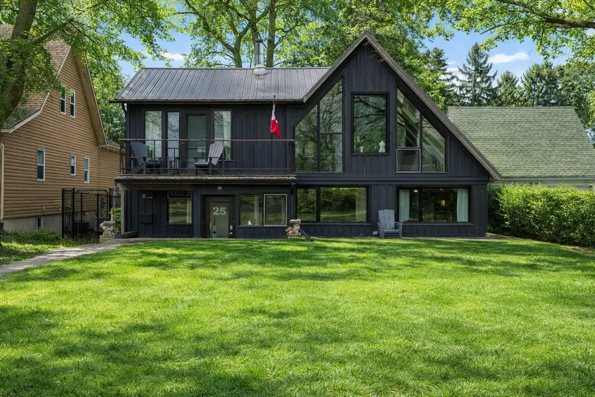 25 Lakeshore RD W, Port Colborne, ON L3K 2S2