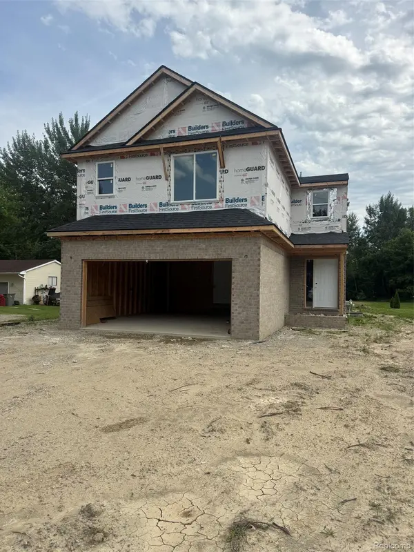 21600 Elmway Drive DR, Clinton Charter Township, MI 48035